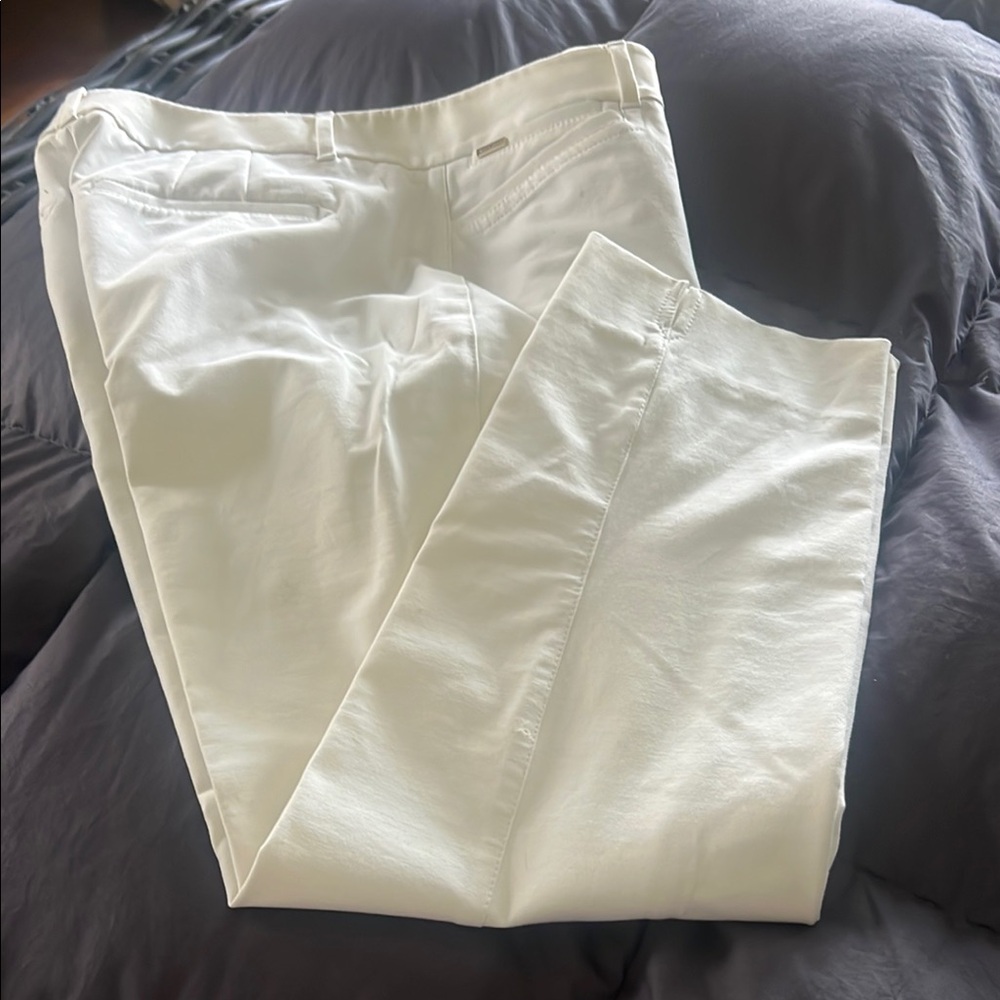 White House Black Market women’s white pants